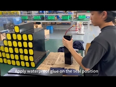 लिथियम बैटरी पैक की सील स्थिति पर जलरोधक गोंद लगाएं