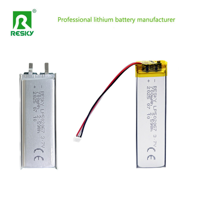 खरीदें लिथियम पॉलिमर बैटरी सेल 502065 502067 3.7V 700mAh रिचार्जेबल लिथियम सेल ऑनलाइन निर्माण